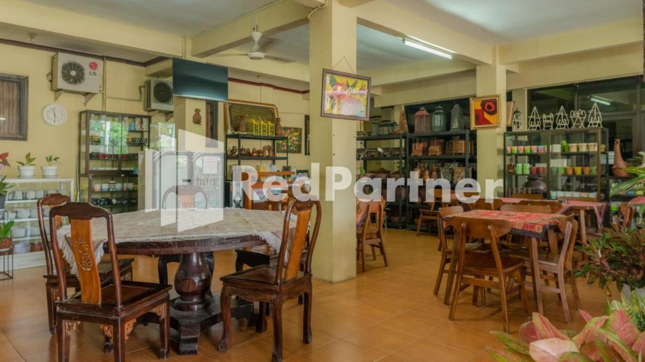 Vandhela Homestay Syariah RedPartner Surabaya Bagian luar foto