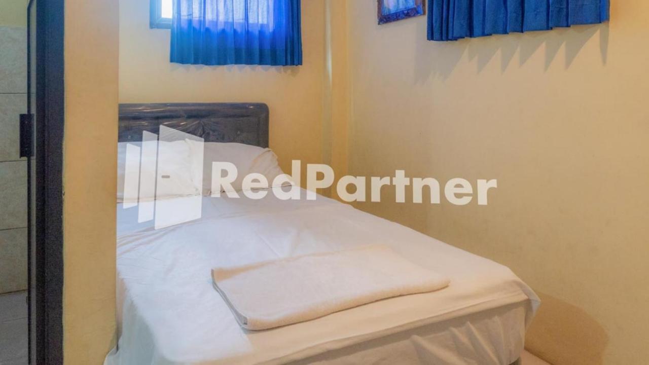 Vandhela Homestay Syariah RedPartner Surabaya Bagian luar foto