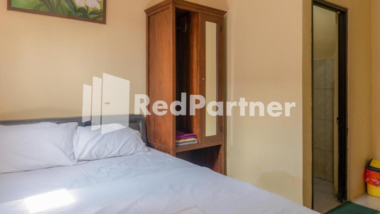 Vandhela Homestay Syariah RedPartner Surabaya Bagian luar foto