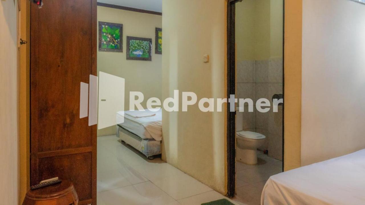Vandhela Homestay Syariah RedPartner Surabaya Bagian luar foto