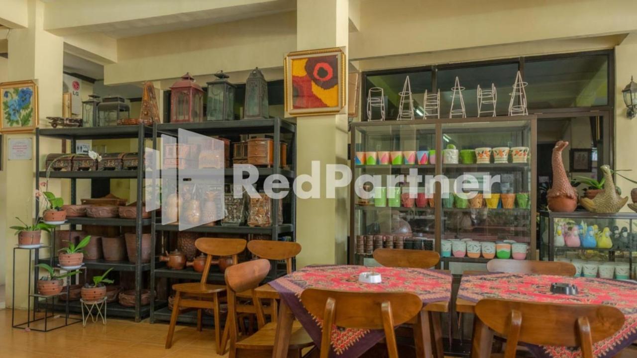 Vandhela Homestay Syariah RedPartner Surabaya Bagian luar foto