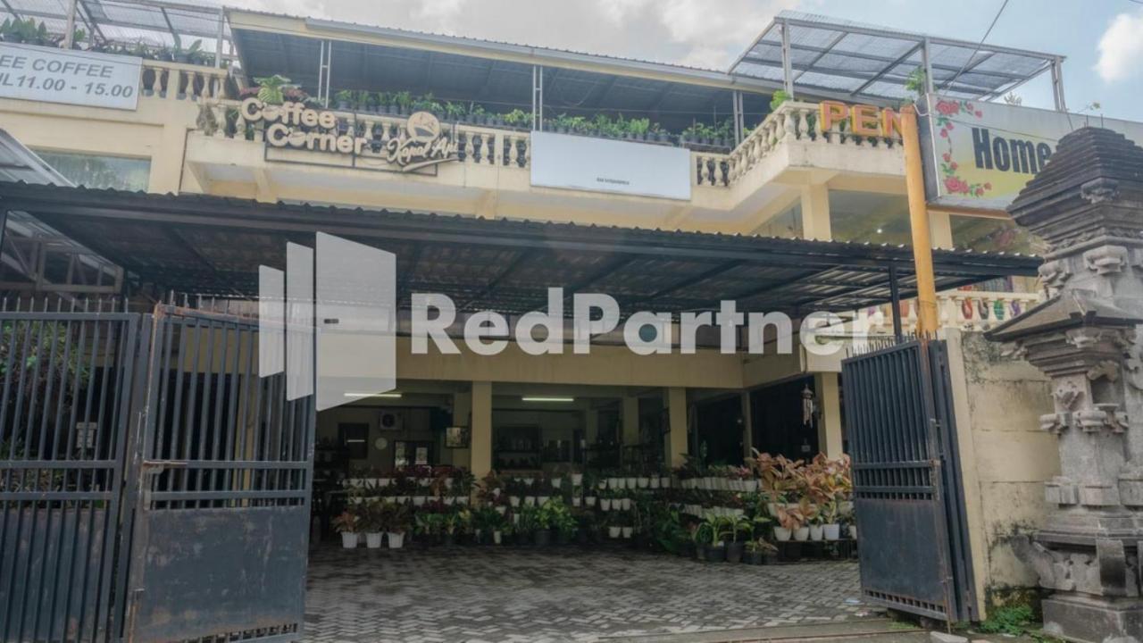 Vandhela Homestay Syariah RedPartner Surabaya Bagian luar foto