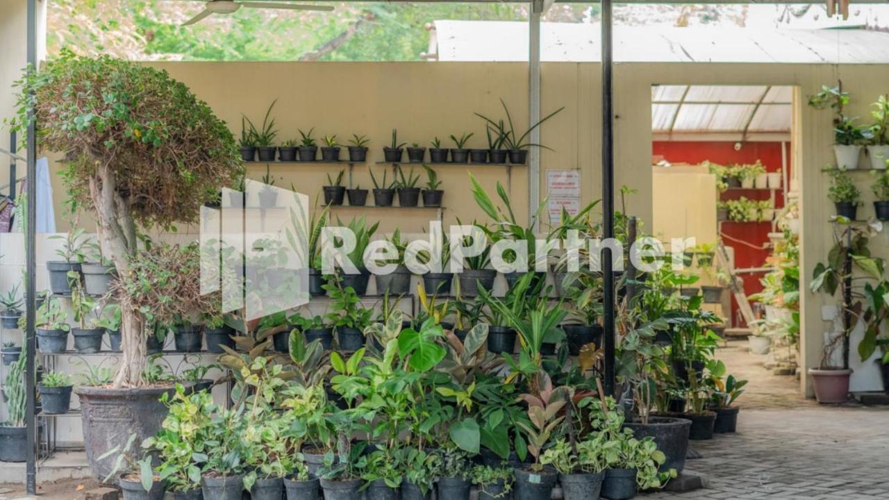 Vandhela Homestay Syariah RedPartner Surabaya Bagian luar foto