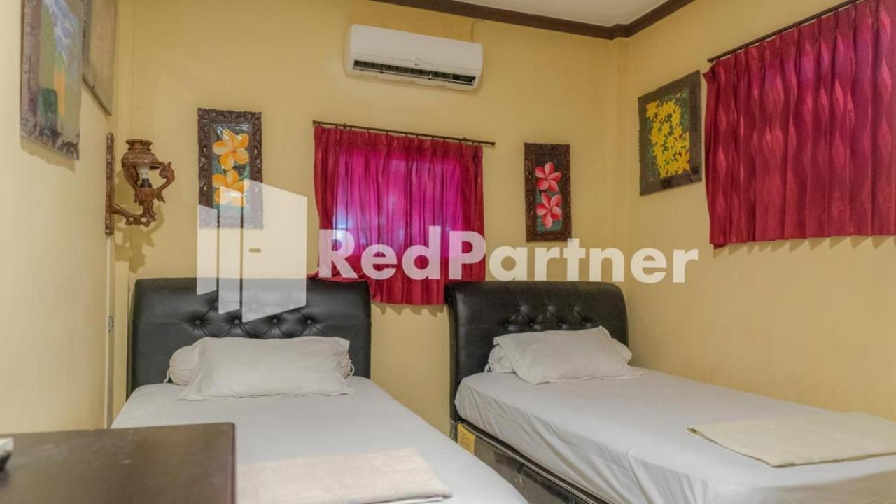 Vandhela Homestay Syariah RedPartner Surabaya Bagian luar foto