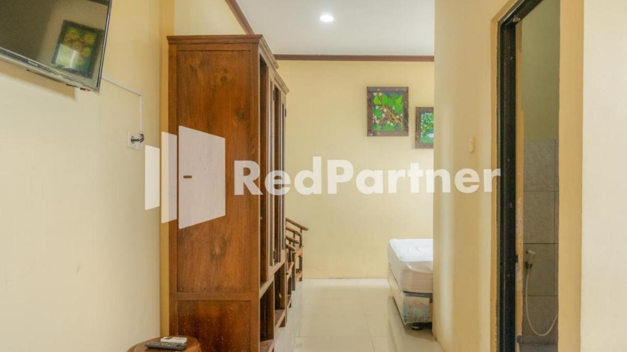Vandhela Homestay Syariah RedPartner Surabaya Bagian luar foto