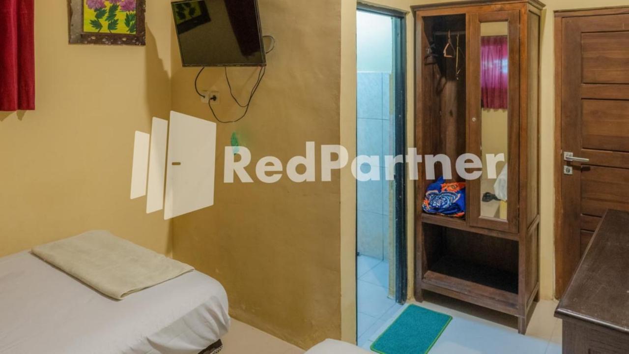 Vandhela Homestay Syariah RedPartner Surabaya Bagian luar foto