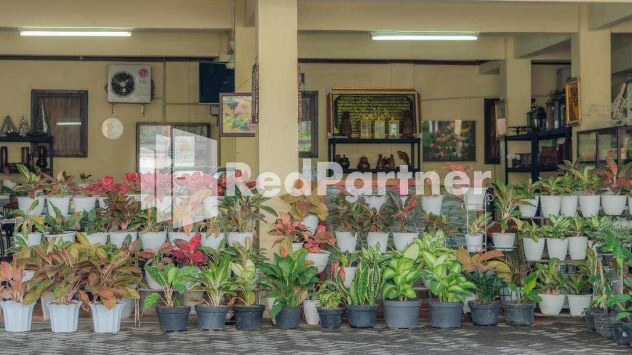 Vandhela Homestay Syariah RedPartner Surabaya Bagian luar foto