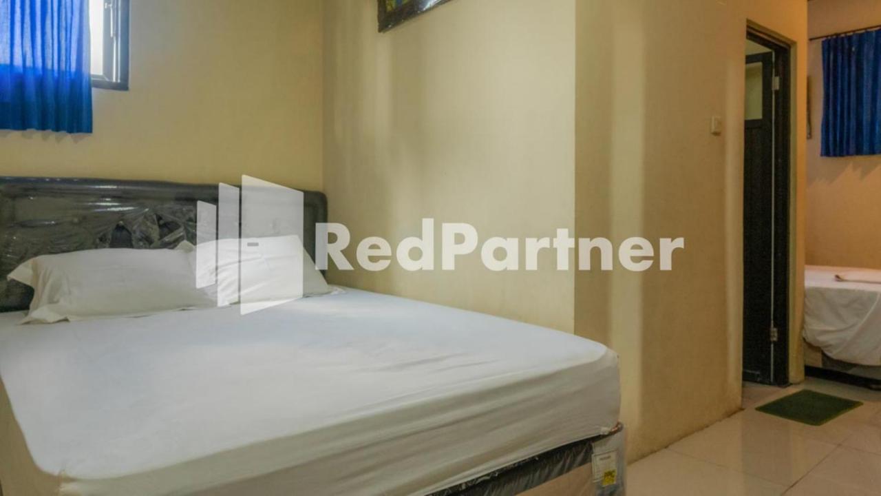 Vandhela Homestay Syariah RedPartner Surabaya Bagian luar foto