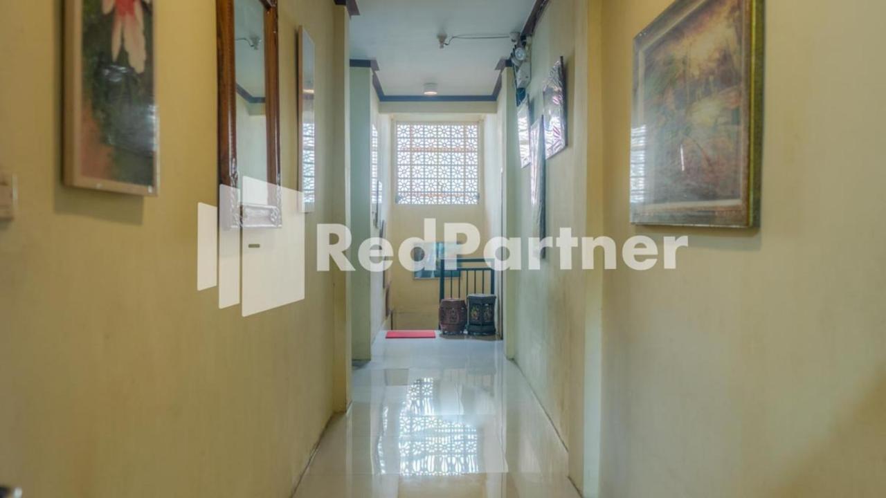 Vandhela Homestay Syariah RedPartner Surabaya Bagian luar foto