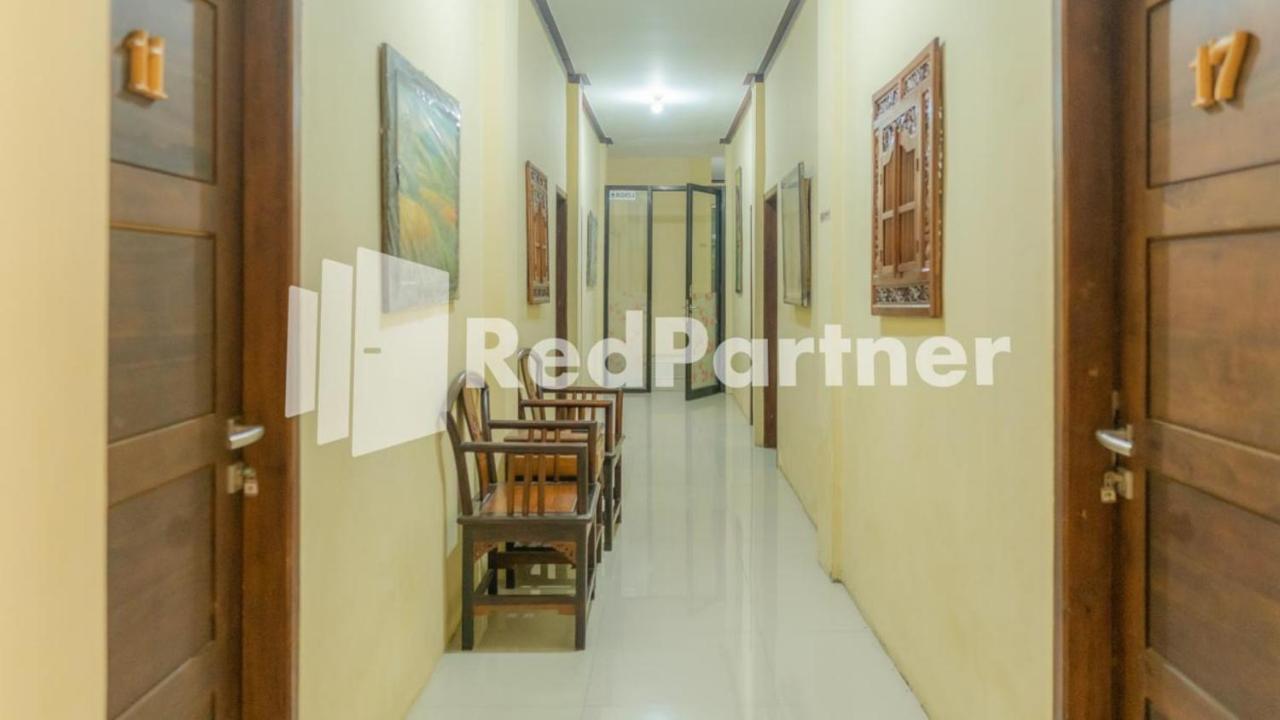 Vandhela Homestay Syariah RedPartner Surabaya Bagian luar foto